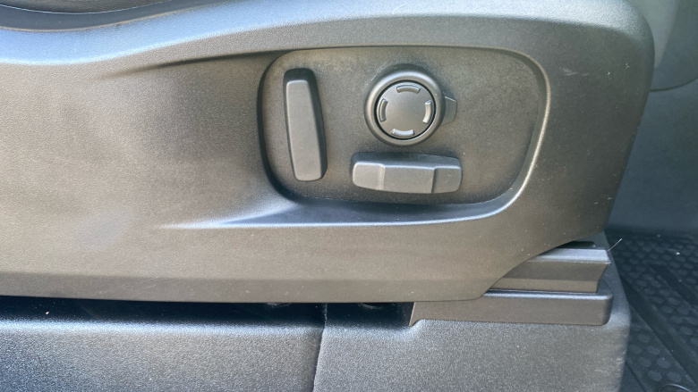 Land Rover Defender 3.0 D250 X-Dynamic SE 90 3dr Auto Diesel Estate